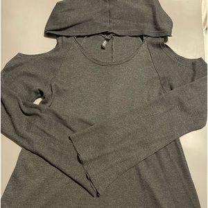 Keyhole long sleeve tee